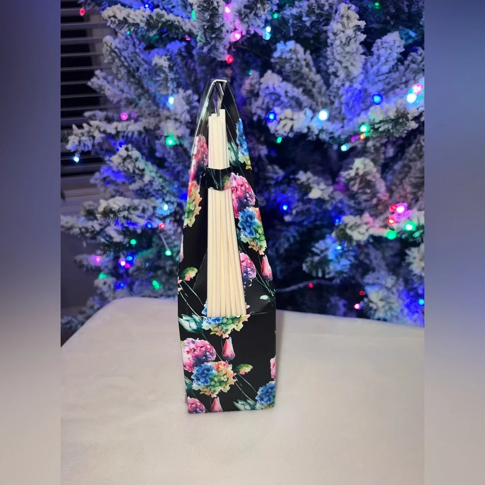 Floral Lavender Reed Diffuser - Picture 3 of 5